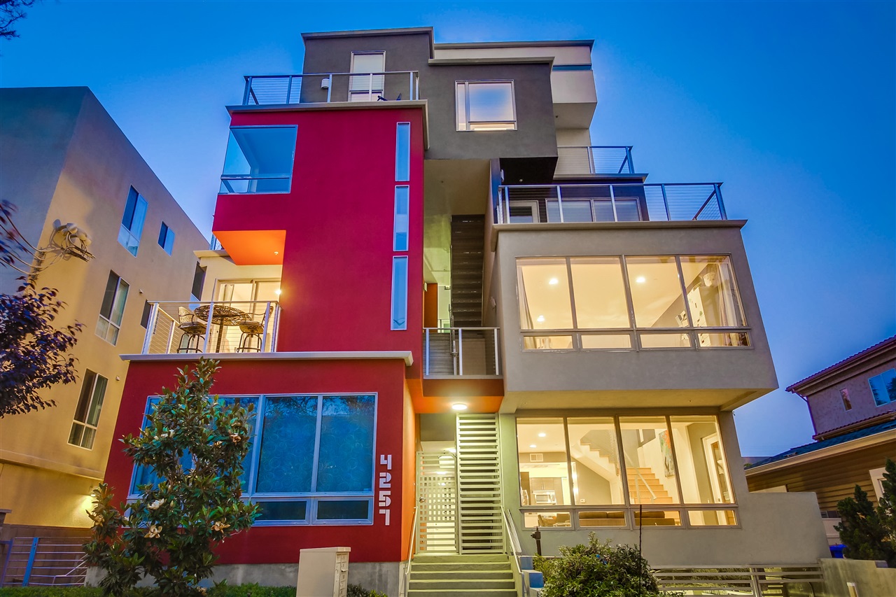 Main Photo: HILLCREST Condo for sale : 2 bedrooms : 4257 3rd Ave #5 in San Diego
