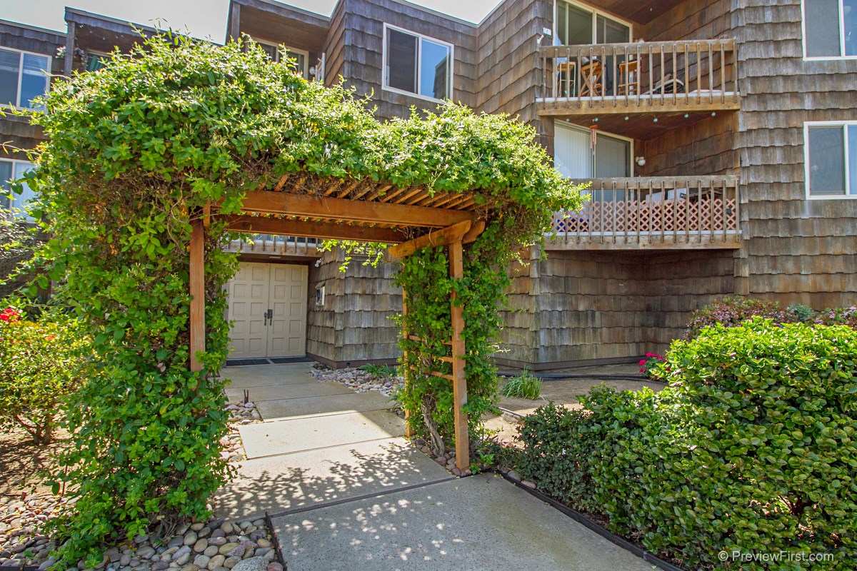 Main Photo: OCEAN BEACH Condo for rent : 2 bedrooms : 5155 W Point Loma Blvd #11 in San Diego