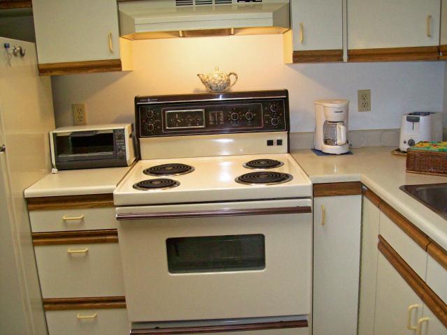 Photo 7: Photos: 885 Wilkes Avenue in WINNIPEG: River Heights / Tuxedo / Linden Woods Condominium for sale (South Winnipeg)  : MLS(r) # 1210491