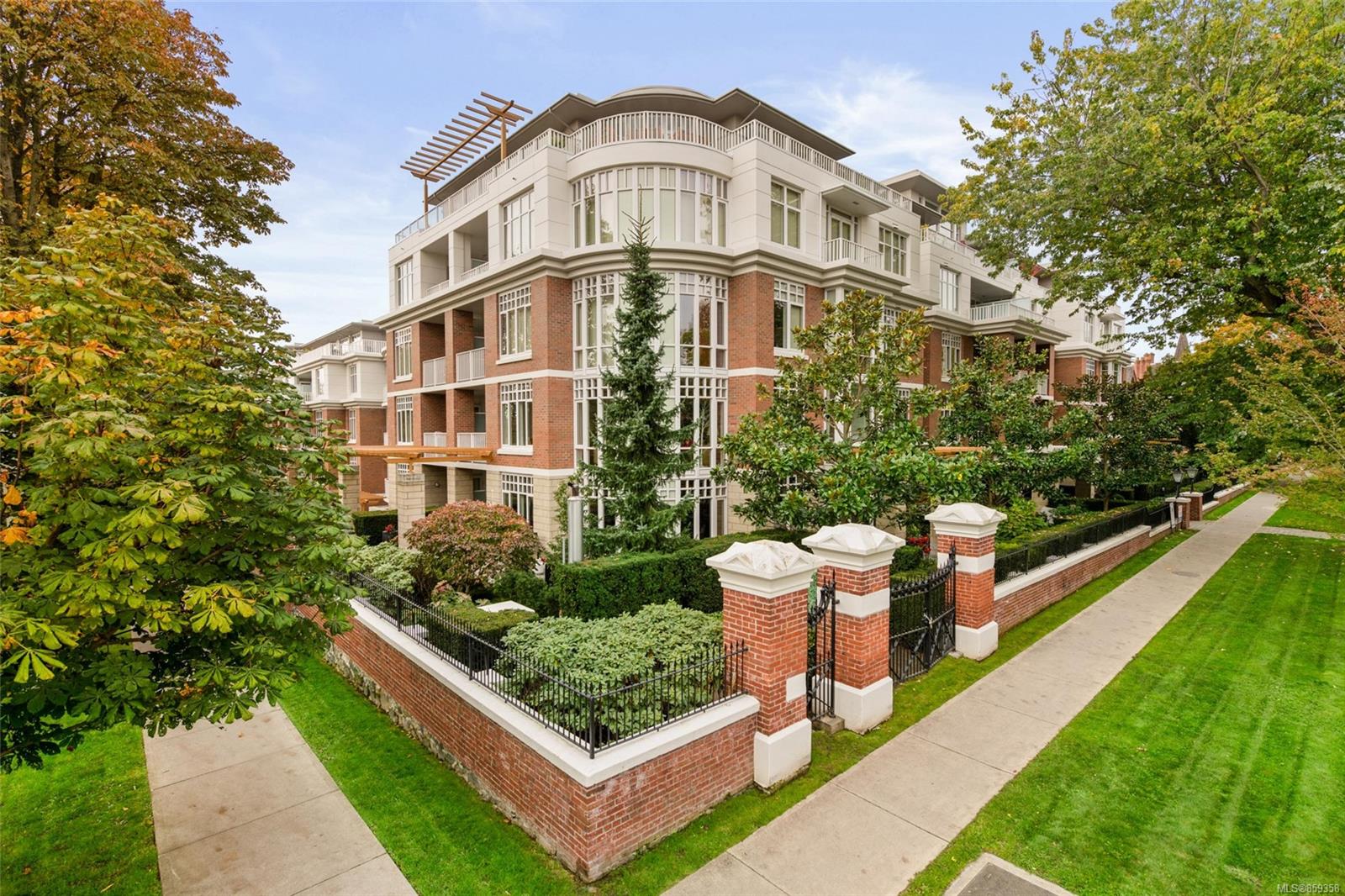 FEATURED LISTING: 112 - 999 Burdett Ave