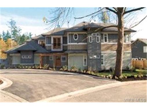 Main Photo: 564 Caselton Place in VICTORIA: SW Royal Oak Townhouse for sale (Saanich West) : MLS®# 187961