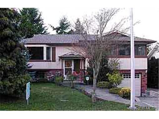Main Photo: 1276 Lonsdale Place in VICTORIA: SE Maplewood Single Family Detached for sale (Saanich East) : MLS®# 202244