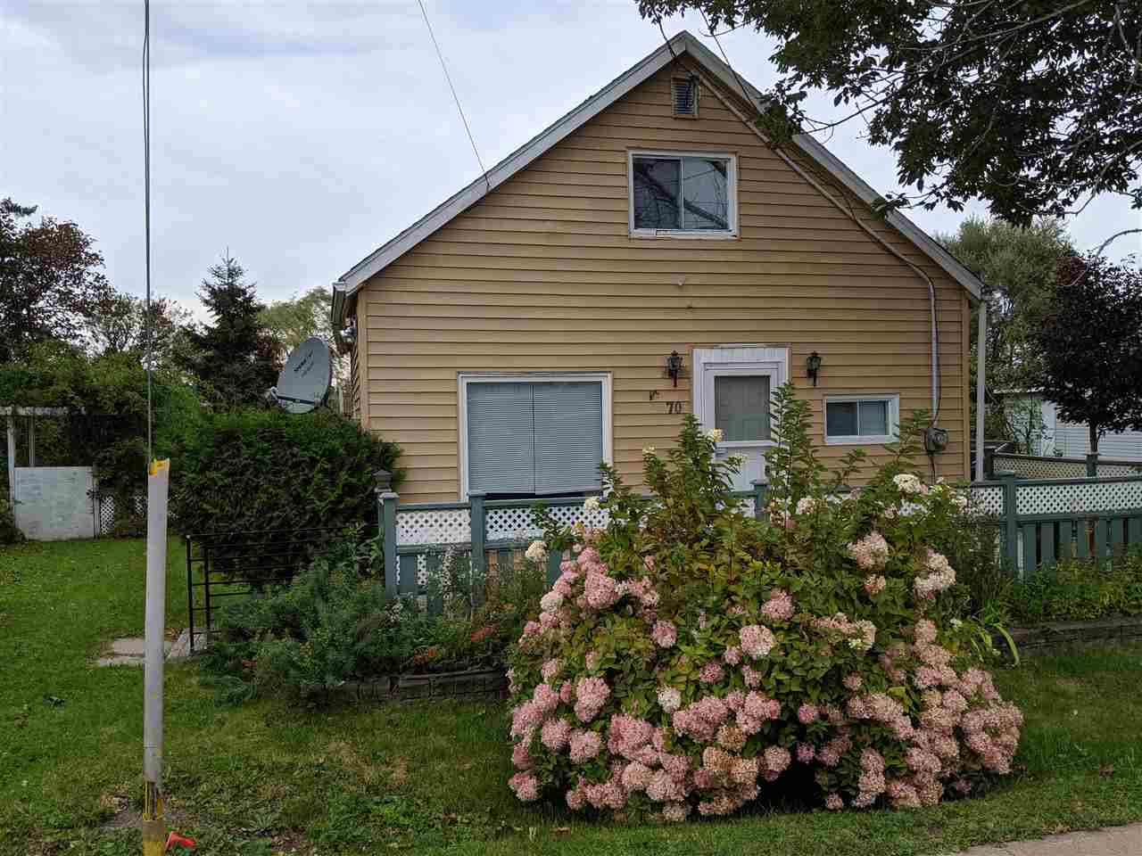 FEATURED LISTING: 70 Bridge Avenue Stellarton