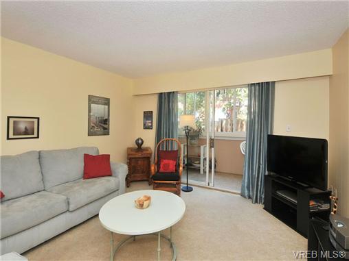 Main Photo: 206 1124 Esquimalt Road in VICTORIA: Es Rockheights Condo Apartment for sale (Esquimalt) : MLS®# 340318