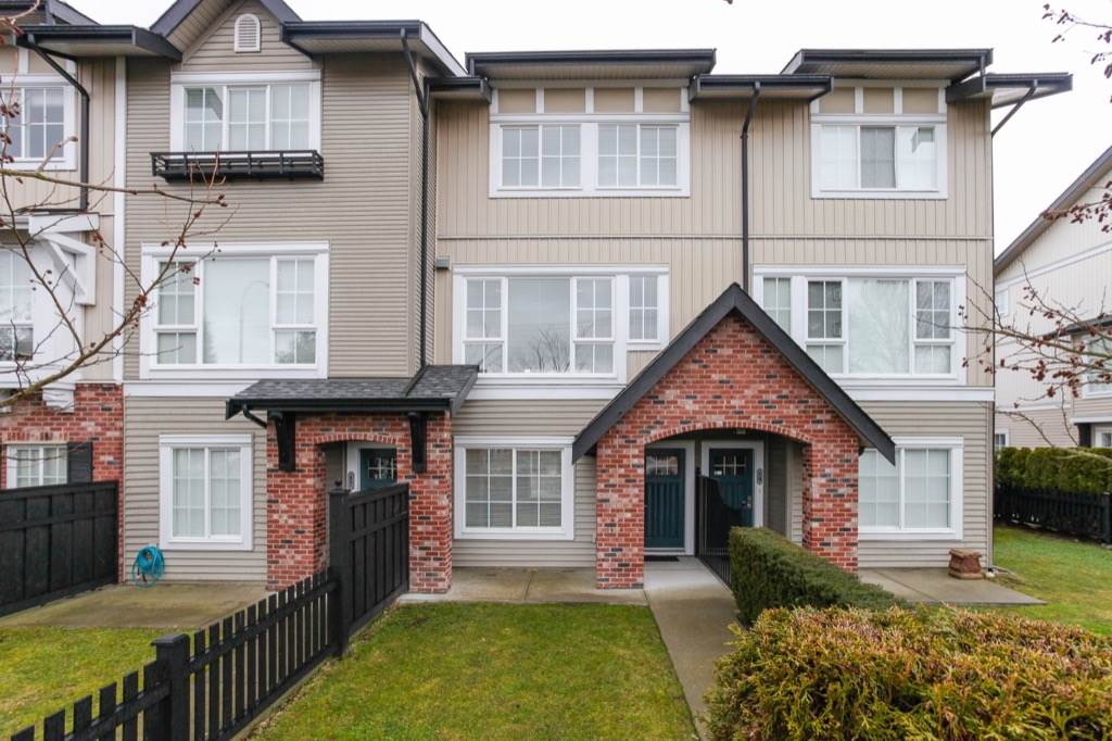 Main Photo: 18 2450 161A STREET in Surrey: Grandview Surrey Townhouse for sale (South Surrey White Rock) : MLS®# R2142988