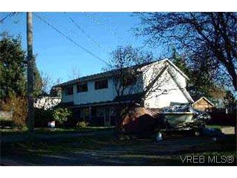 Main Photo: 947 - 949 Dunn Avenue in VICTORIA: SE Quadra Single Family Detached for sale (Saanich East) : MLS®# 174278