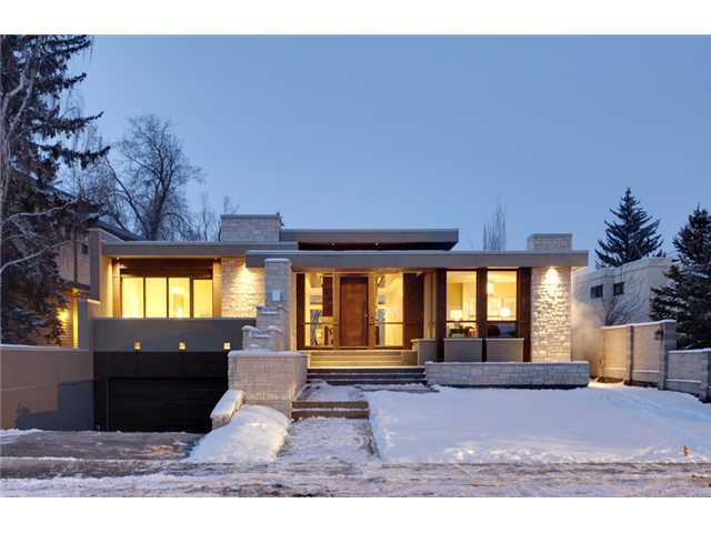 Main Photo: 4215 BRITANNIA DR SW in Calgary: Britannia Detached for sale : MLS®# C3652335