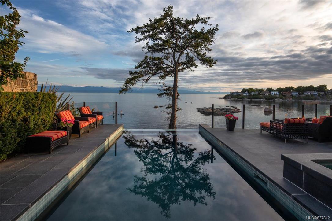 FEATURED LISTING: 1941 Crescent Rd Oak Bay