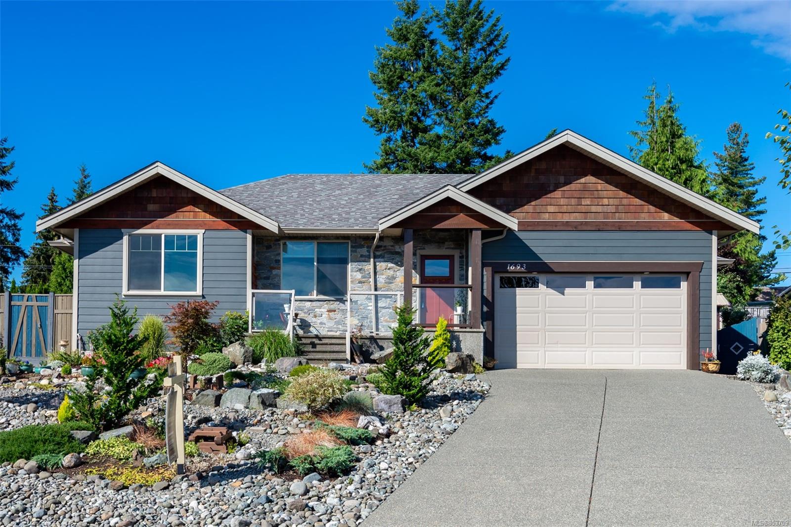 FEATURED LISTING: 1693 Glen Eagle Dr