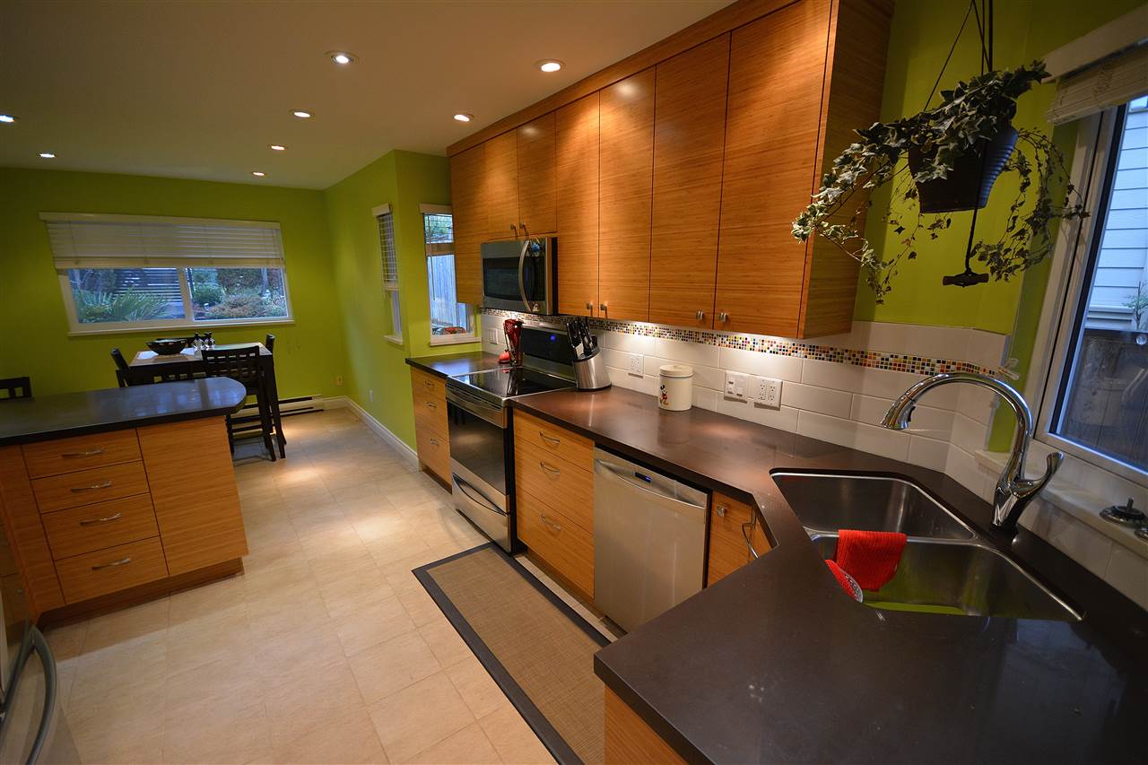 Main Photo: 211 E 4TH STREET in North Vancouver: Lower Lonsdale Townhouse for sale : MLS®# R2024160