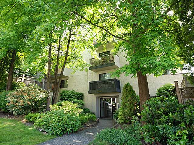 Main Photo: 303 240 Mahon Ave in North Vancouver: Lower Lonsdale Condo for sale : MLS®# V1069394