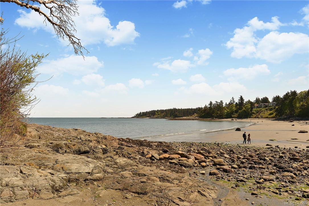 FEATURED LISTING: 1823 Ferndale Rd Saanich