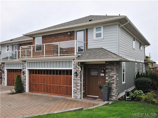 Main Photo: 526 Heatherdale Lane in VICTORIA: SW Royal Oak Townhouse for sale (Saanich West) : MLS®# 322472