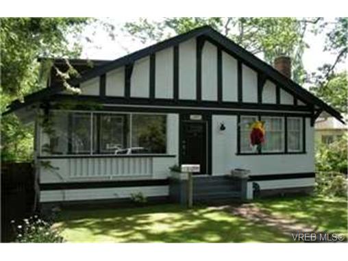 Main Photo: 1187 Hewlett Place in VICTORIA: OB South Oak Bay Single Family Detached for sale (Oak Bay) : MLS®# 246731