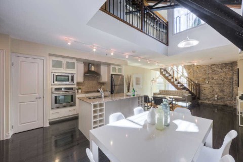 Main Photo: 384 Sunnyside Ave Unit #301 in Toronto: High Park-Swansea Condo for sale (Toronto W01) : MLS® # W2868399