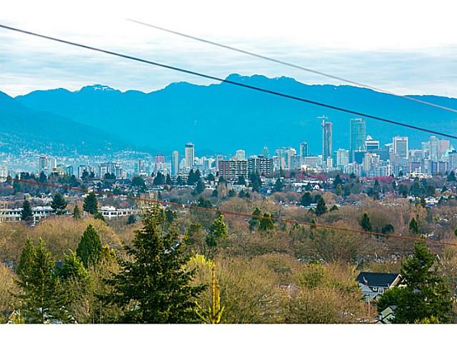 Main Photo: 3330 COLLINGWOOD ST in Vancouver: Dunbar House for sale (Vancouver West) : MLS®# V1111789