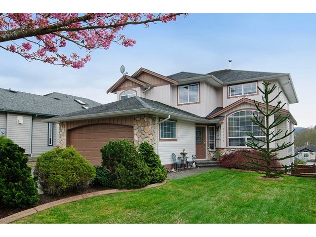 FEATURED LISTING: 11746 CREEKSIDE Street Maple Ridge