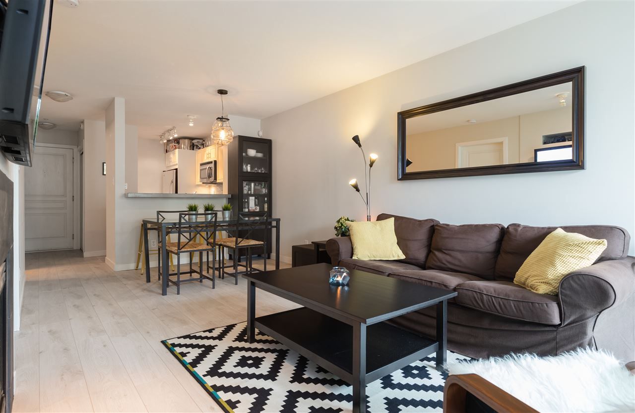 Main Photo: Kitsilano condo