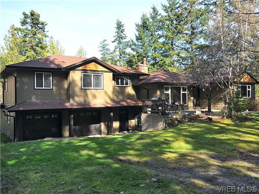 Main Photo: 464 W Viaduct Avenue in VICTORIA: SW Prospect Lake Single Family Detached for sale (Saanich West) : MLS®# 321093