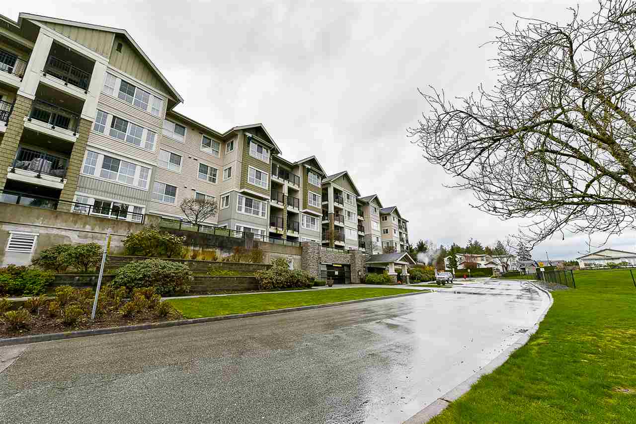 Main Photo: 310 19673 MEADOW GARDENS WAY in Pitt Meadows: North Meadows PI Condo for sale : MLS®# R2155624