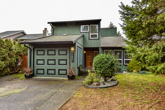 Main Photo: 1250 HORNBY STREET in Coquitlam: New Horizons House for sale : MLS®# R2033219