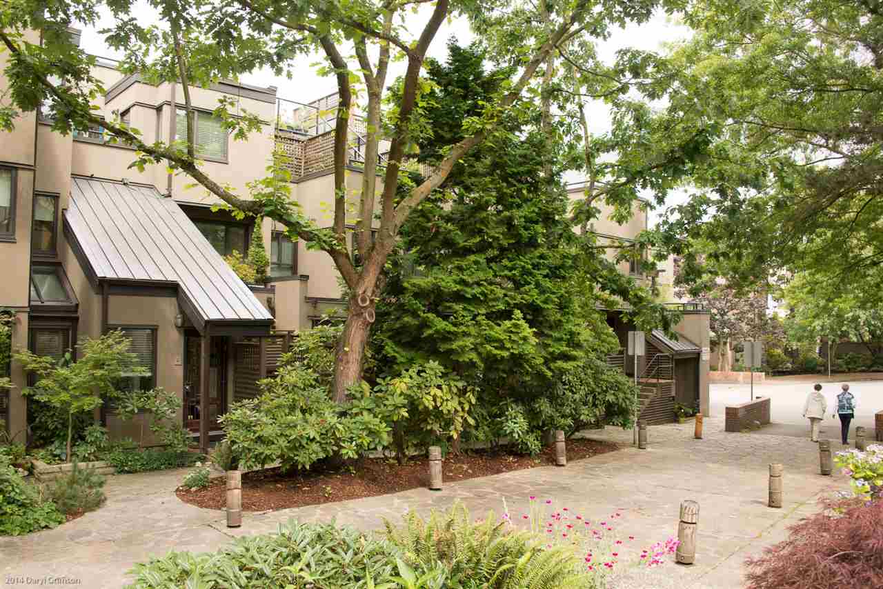 Main Photo: 815 SAWCUT in Vancouver: False Creek Townhouse for sale (Vancouver West) : MLS®# R2089281