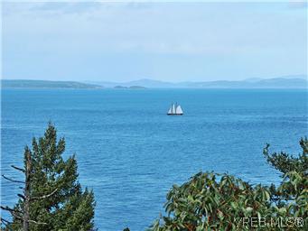Main Photo: 502 2829 Arbutus Road in VICTORIA: SE Ten Mile Point Townhouse for sale (Saanich East) : MLS®# 305830