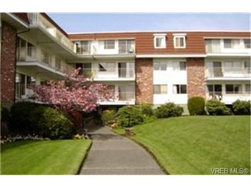 Main Photo: 117 1680 Poplar Avenue in VICTORIA: SE Mt Tolmie Condo Apartment for sale (Saanich East) : MLS(r) # 246804