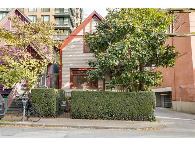 Main Photo: 431 HELMCKEN ST in Vancouver: Yaletown House for sale (Vancouver West) : MLS®# V1094062