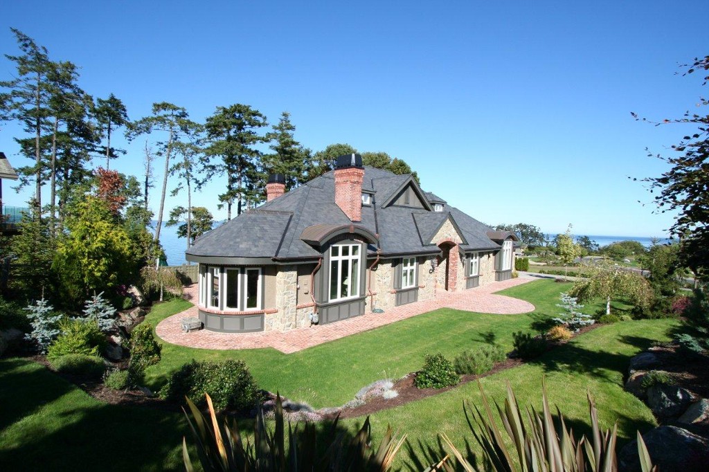 4540 Gordon Point Drive in VICTORIA SE Gordon Head Single Family