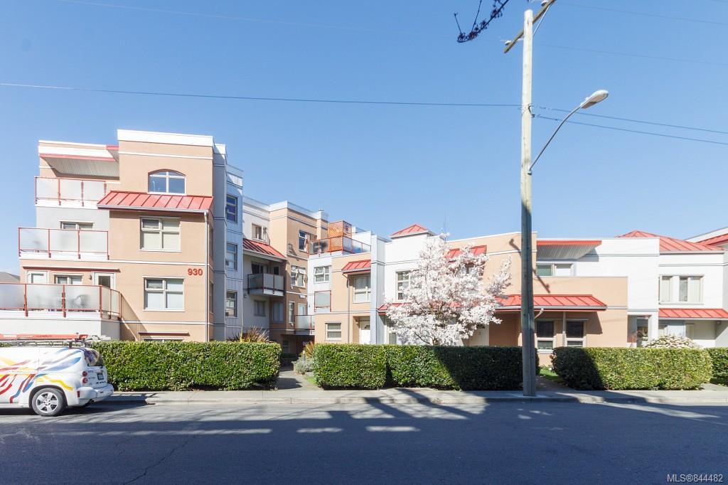 FEATURED LISTING: 204 - 930 North Park St Victoria