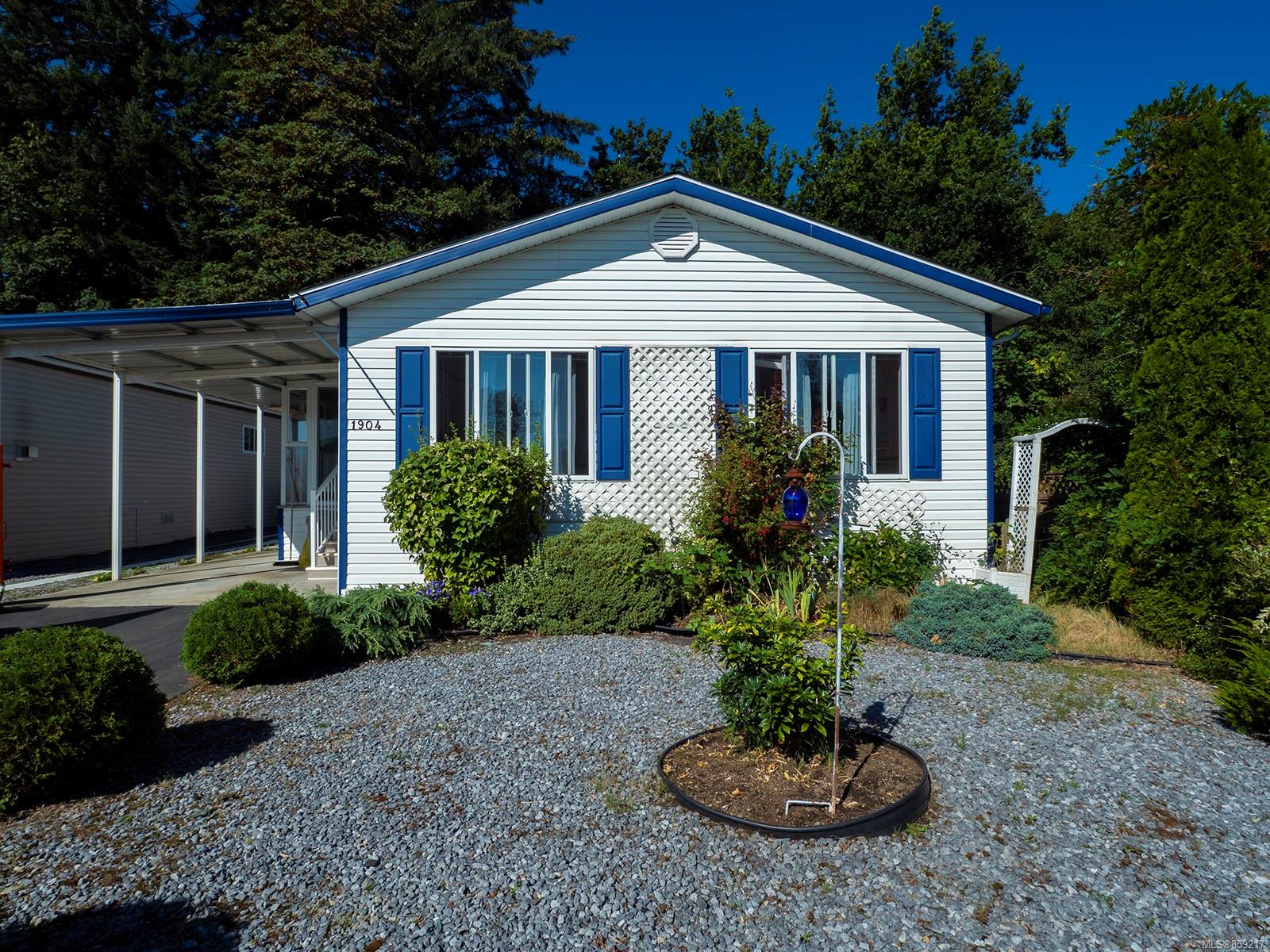 FEATURED LISTING: 1904 Valley Oak Dr