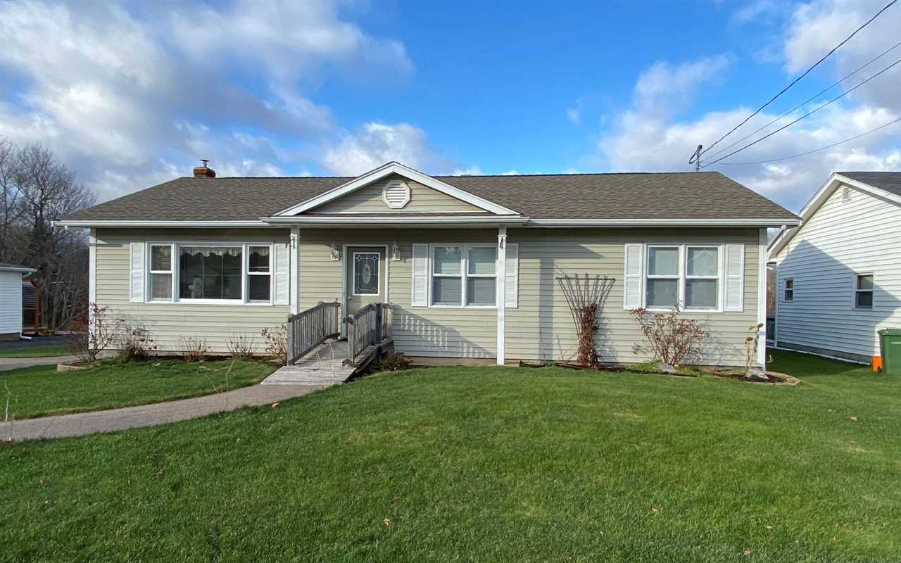 FEATURED LISTING: 1003 Club Crescent New Minas