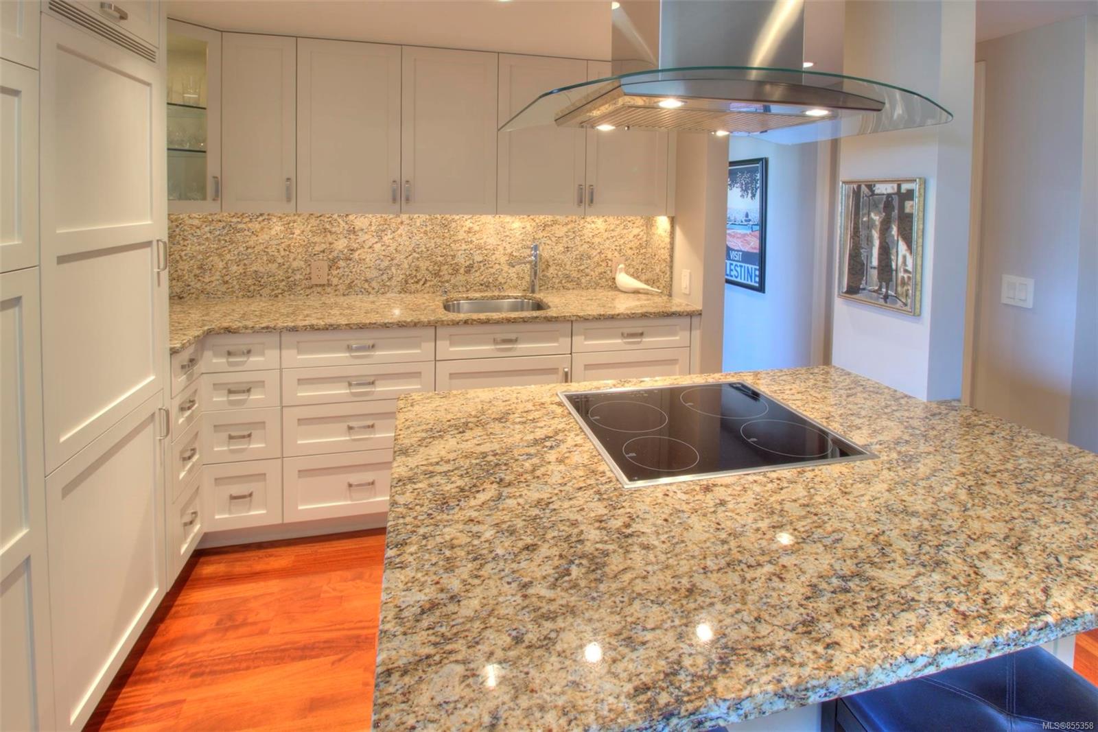 FEATURED LISTING: 201 - 139 Clarence St