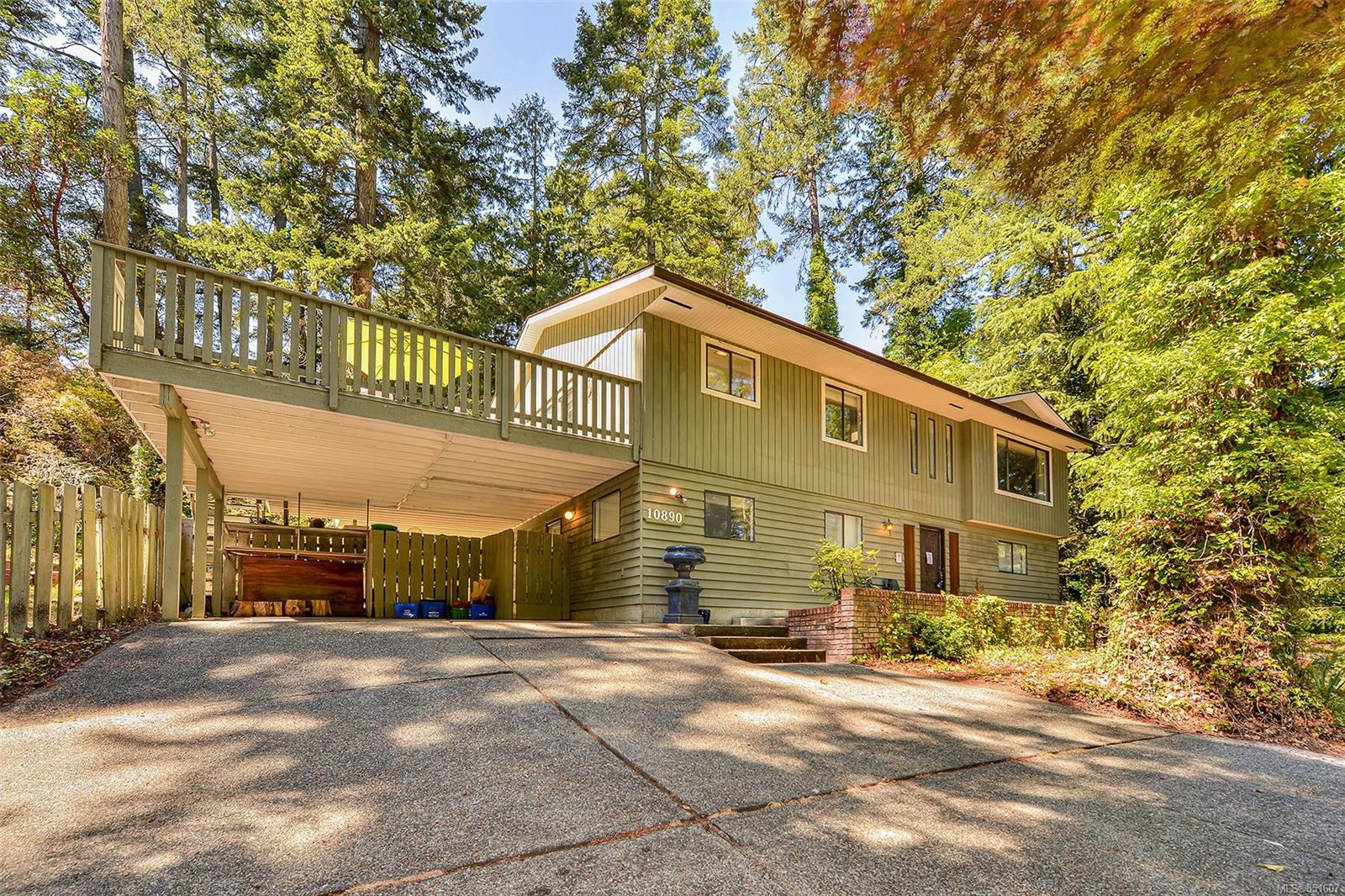 FEATURED LISTING: 10890 Fernie Wynd Rd