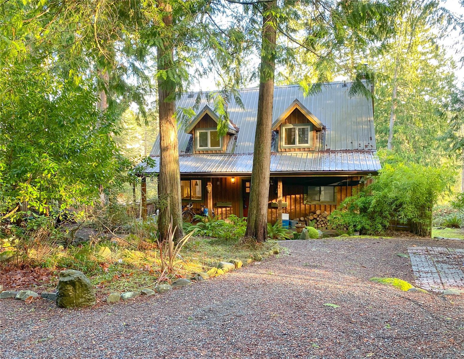FEATURED LISTING: 940 Canso Rd
