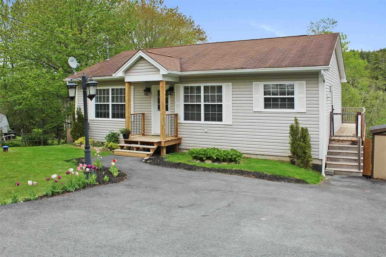 FEATURED LISTING: 335 Holland Road Fletchers Lake