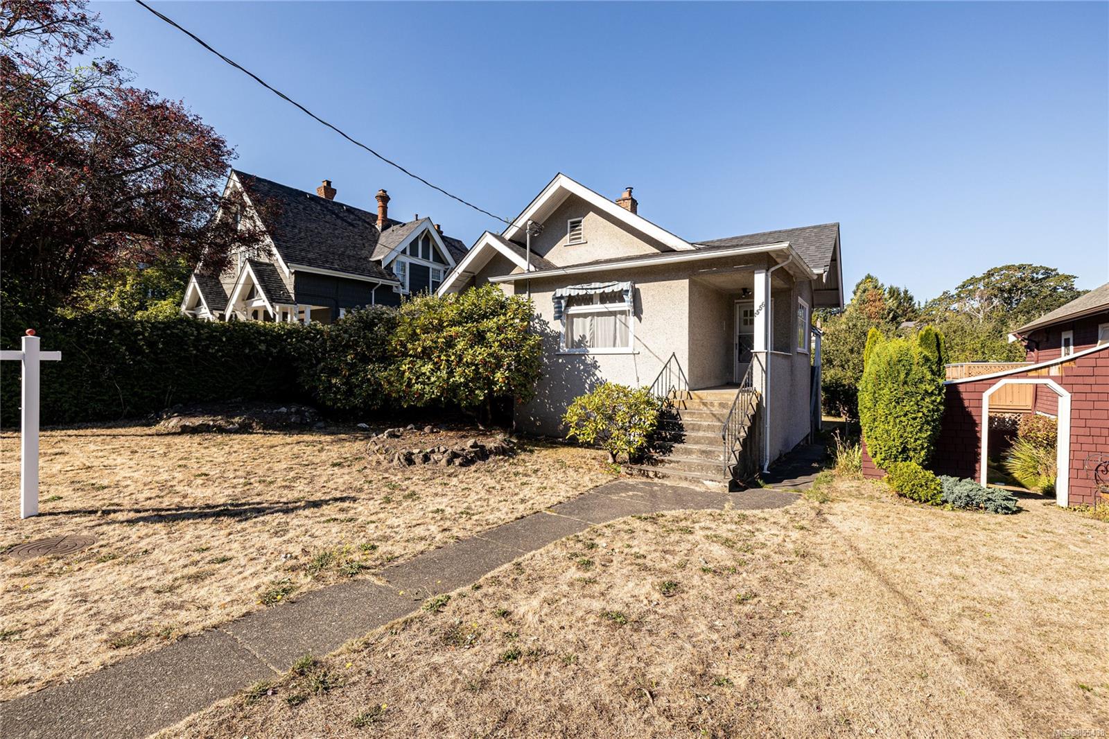 FEATURED LISTING: 1556 Monterey Ave
