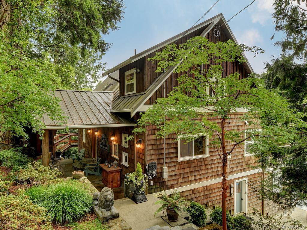 FEATURED LISTING: 5258 Stag Rd Highlands