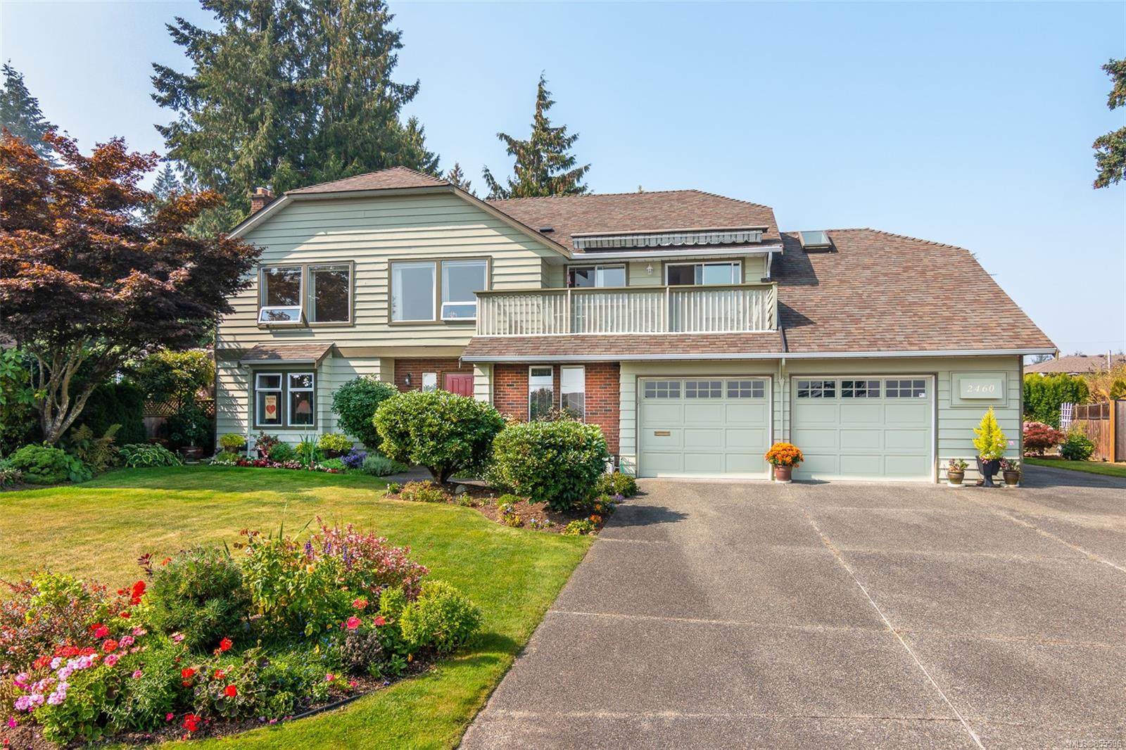FEATURED LISTING: 2460 Costa Vista Pl