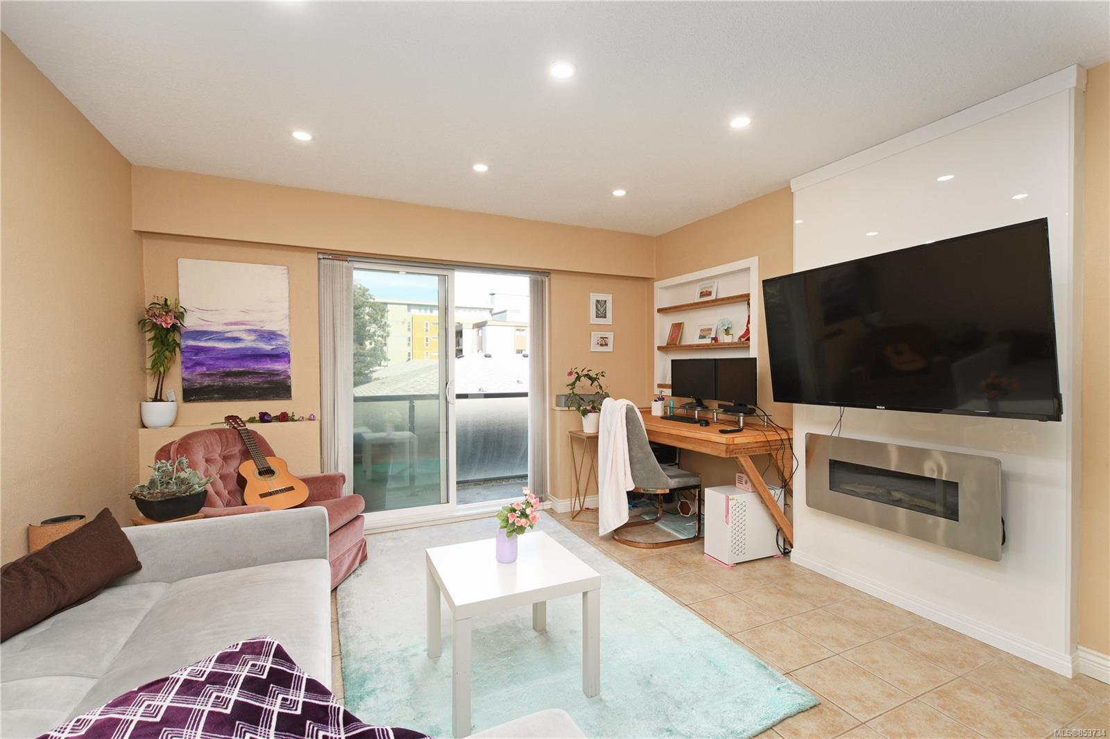 FEATURED LISTING: 12 - 848 Esquimalt Rd