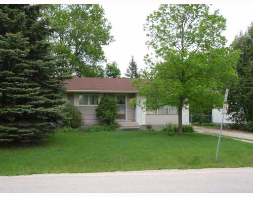 Main Photo: 881 LAXDAL Road in WINNIPEG: Charleswood Residential for sale (South Winnipeg) : MLS®# 2810704