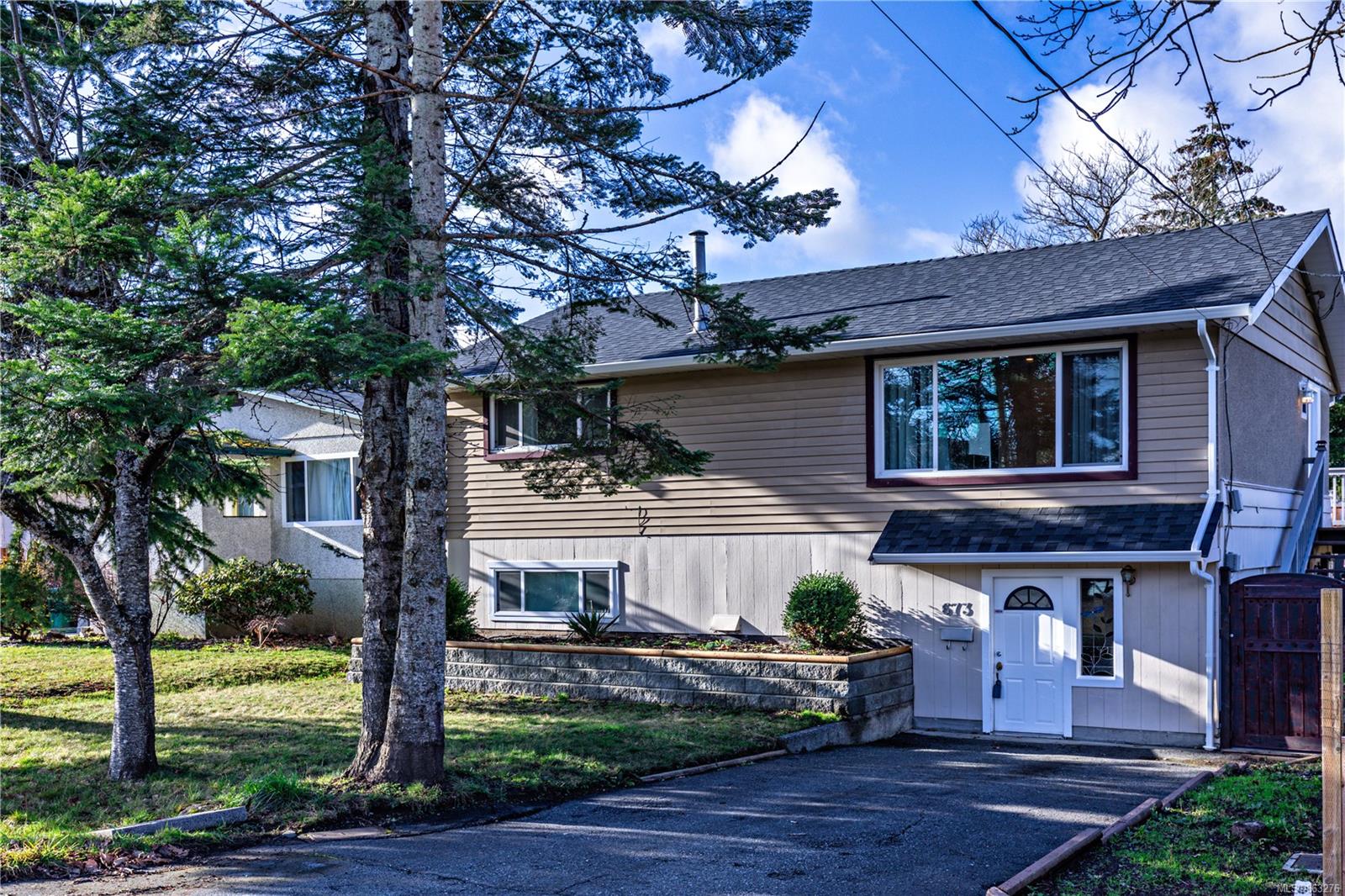 FEATURED LISTING: 673 Winchester Ave