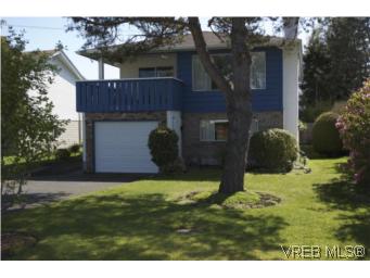 FEATURED LISTING: 1615 Hawthorne St VICTORIA