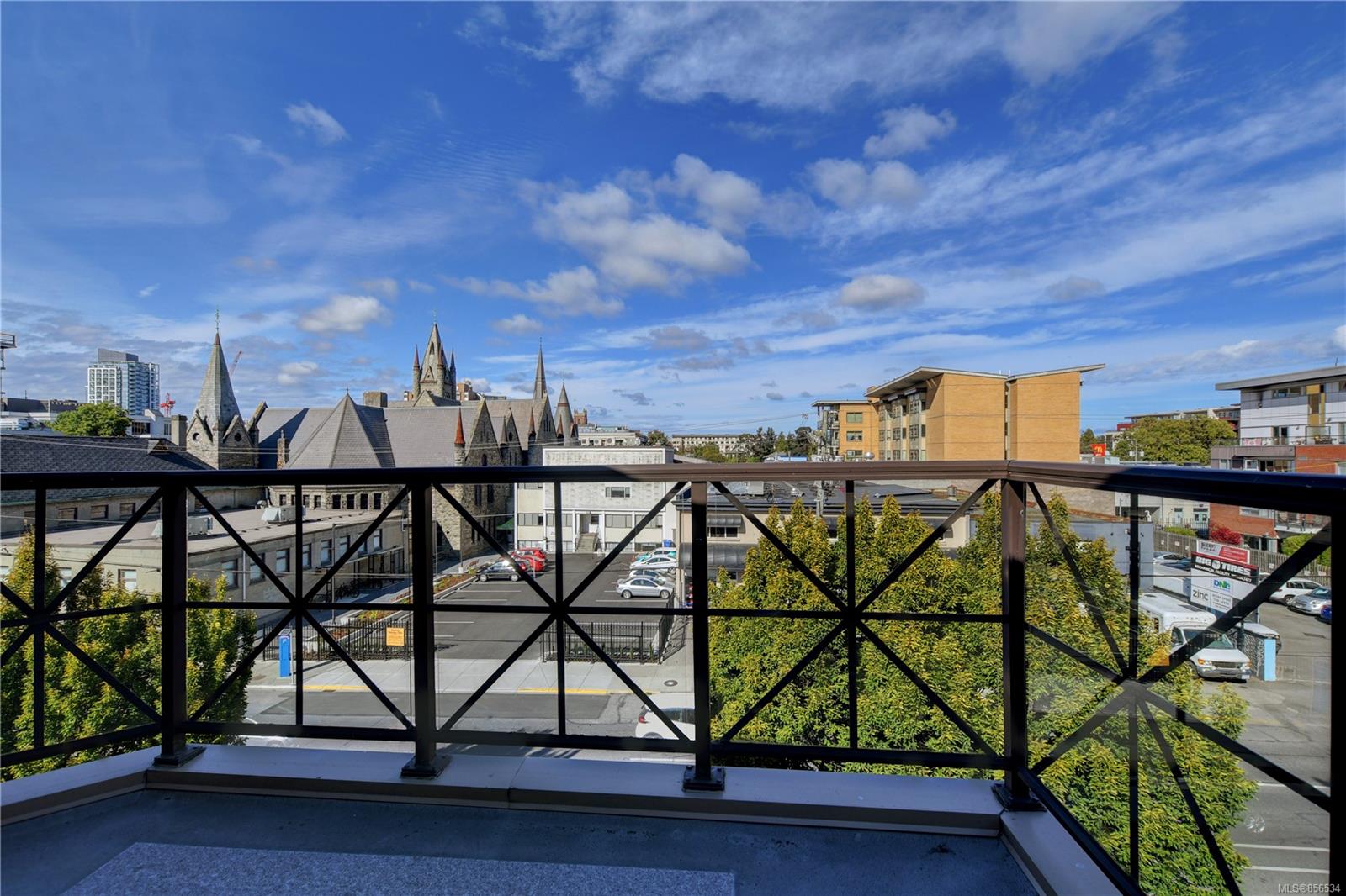 FEATURED LISTING: 403 - 935 Johnson St