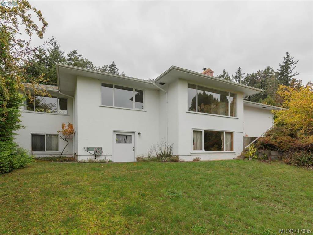 FEATURED LISTING: 3985 Hollydene Pl VICTORIA