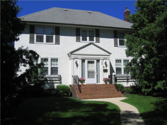 Main Photo: 55 Oak Street in WINNIPEG: River Heights / Tuxedo / Linden Woods Residential for sale (South Winnipeg) : MLS®# 1014230