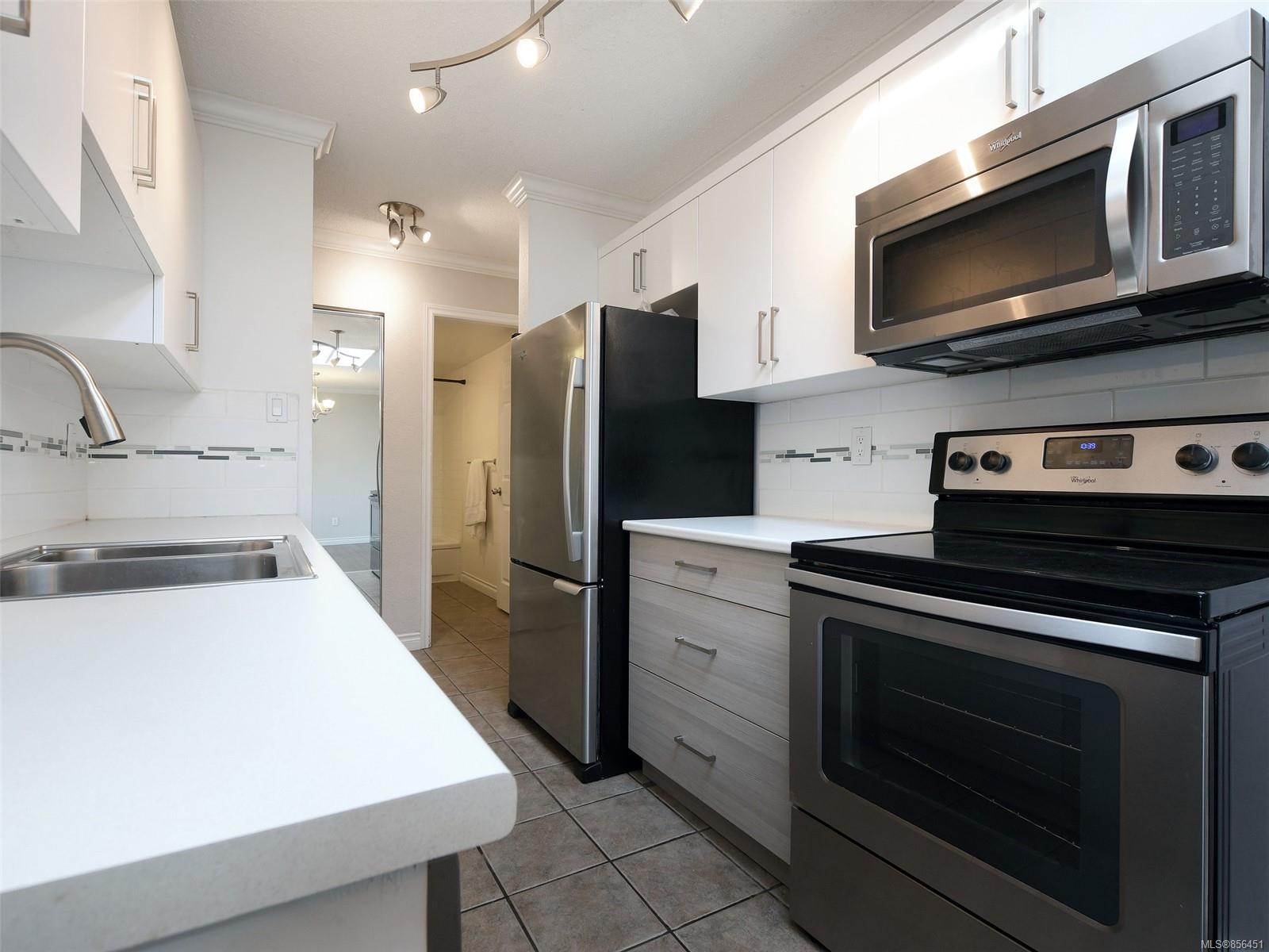 FEATURED LISTING: 418 - 909 Pembroke St