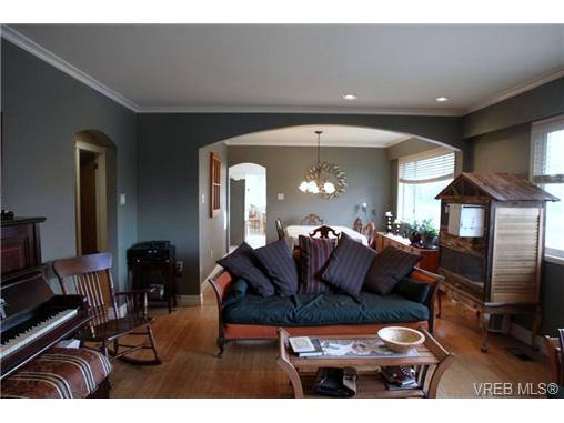FEATURED LISTING: 5010 Santa Clara Ave VICTORIA