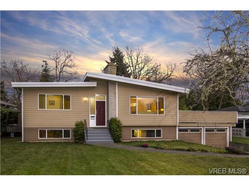Main Photo: 3545 Cardiff Place in VICTORIA: OB Henderson Single Family Detached for sale (Oak Bay) : MLS®# 360360